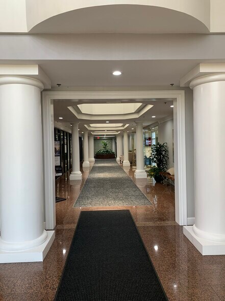 More Photos Of 23670 Hawthorne Blvd, Torrance Office For Lease