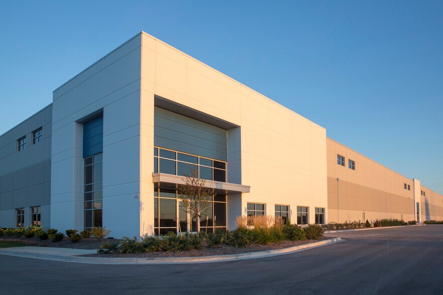 Primary Photo Of N59 W13855 Manhardt Dr, Menomonee Falls Light Distribution For Lease