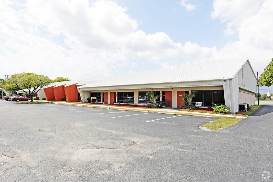 More Photos Of 5734 Corporation Cir, Fort Myers Service For Lease