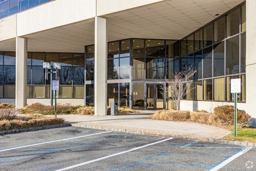 More Photos Of 959 Route 46 E, Parsippany Office Residential For Lease