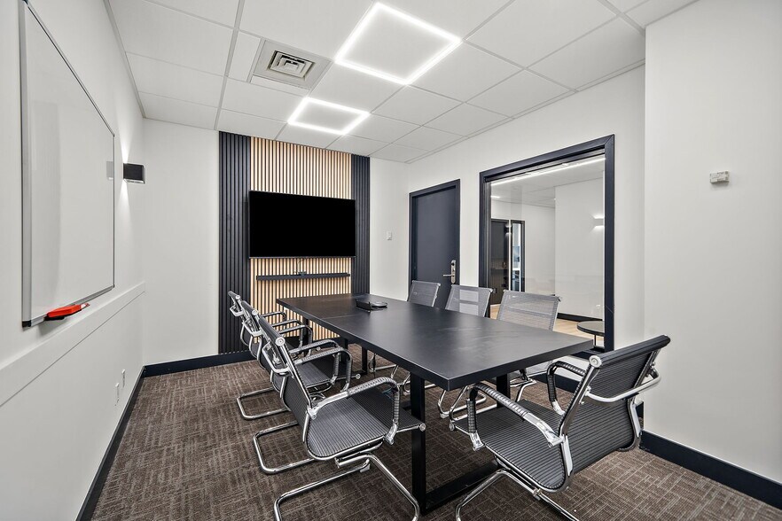 More Photos Of 3131 Boul de la Concorde E, Laval Coworking Space