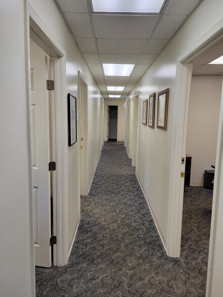 More Photos Of 499 Muller Ln, Newport News Showroom For Sale