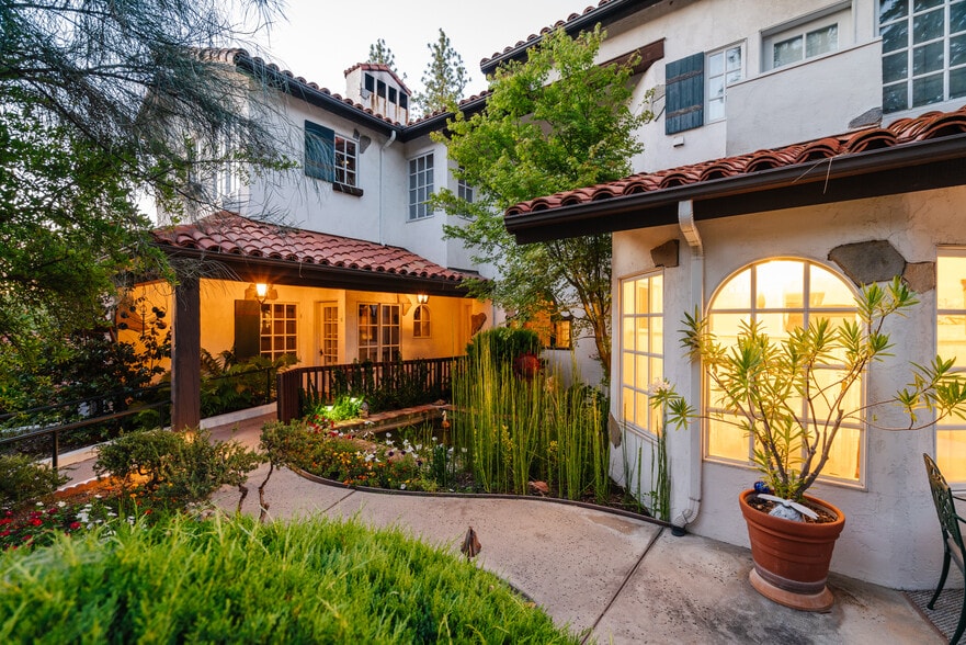 More Photos Of 48644 Victoria Ln, Oakhurst Hospitality For Sale