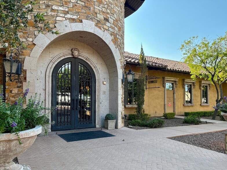 More Photos Of 890 W Elliot Rd, Gilbert Coworking Space