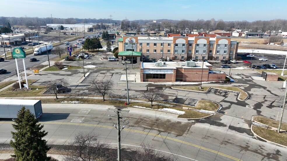 More Photos Of 18902 Northline Rd, Southgate Fast Food For Lease