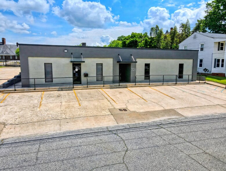 More Photos Of 221 W Laurens St, Laurens Medical For Sale