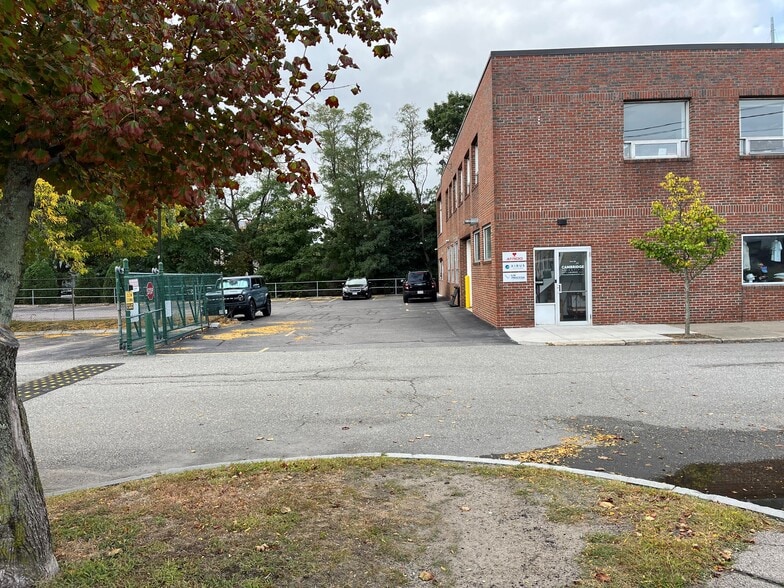 More Photos Of 200 Dexter Ave, Watertown Medical For Lease