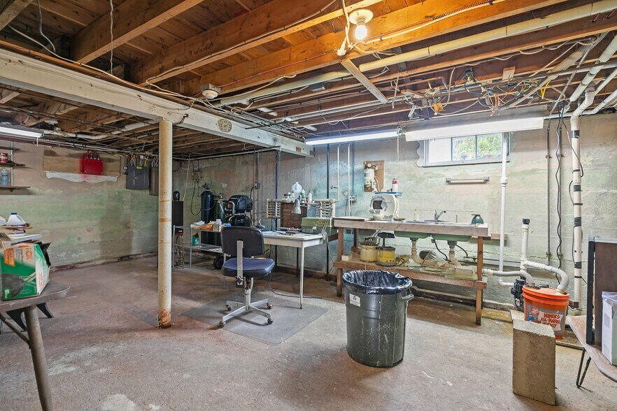 More Photos Of 74 Valley Rd, Middletown Office For Sale