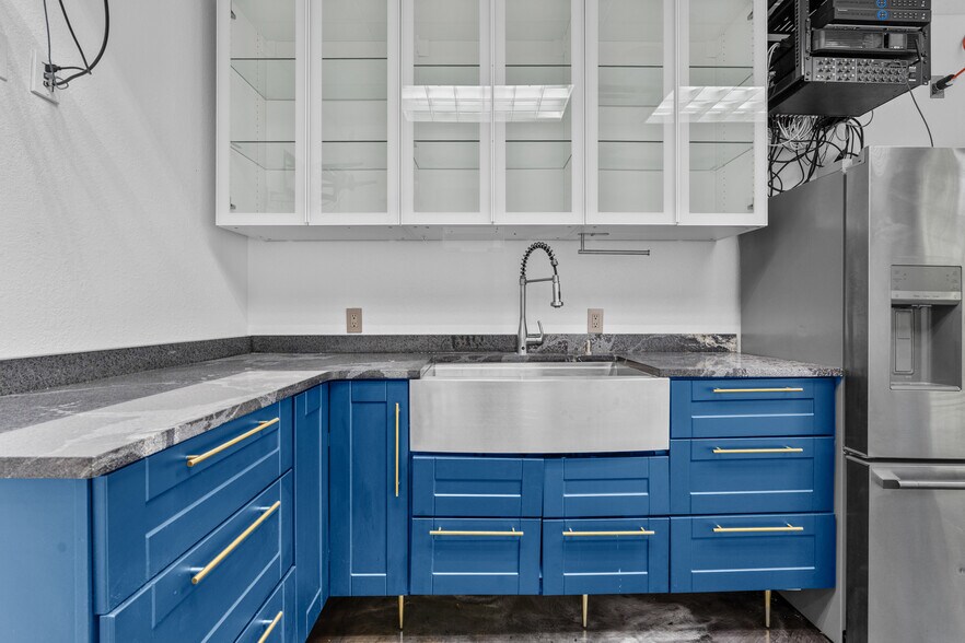 More Photos Of 13730 Cypress Terrace Cir, Fort Myers Medical For Sale