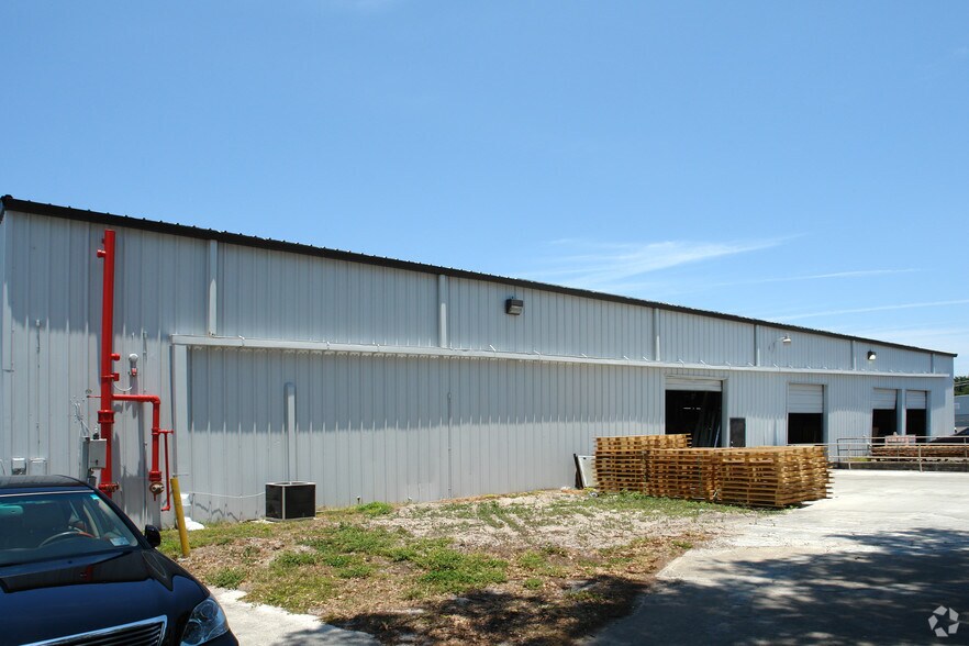 Primary Photo Of 7211 Anderson Rd, Tampa Warehouse For Lease