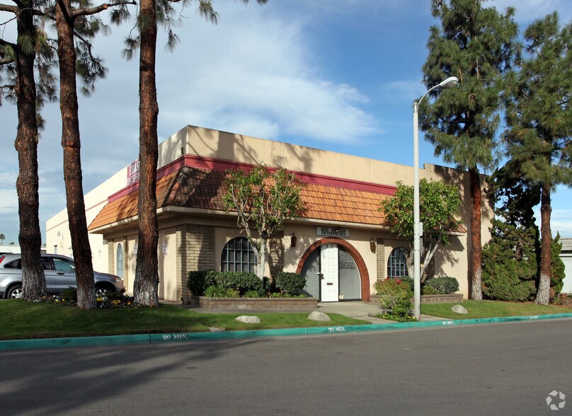 Primary Photo Of 1320 N Manzanita St, Orange Light Distribution For Sale