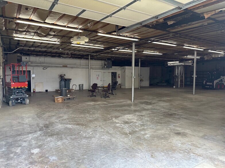 More Photos Of 645 Bellefontaine Ave, Marion Light Distribution For Sale