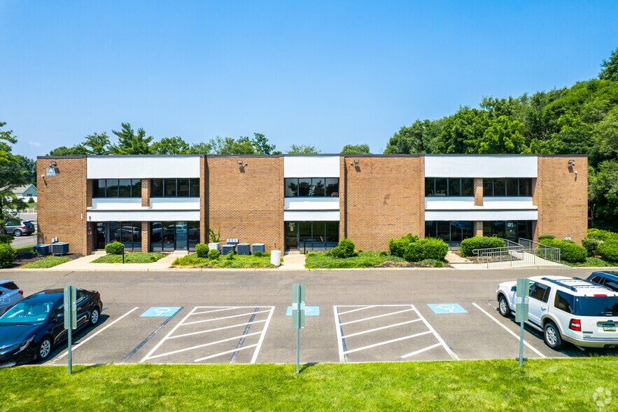 More Photos Of 2577 Interplex Dr, Trevose Medical For Lease