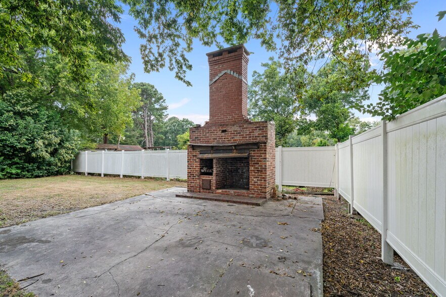 More Photos Of 202 W Main St, Sanford Office Residential For Sale