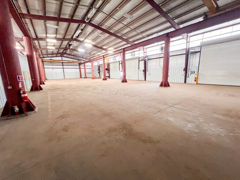 More Photos Of 3201 W Murphy St, Odessa Warehouse For Sale
