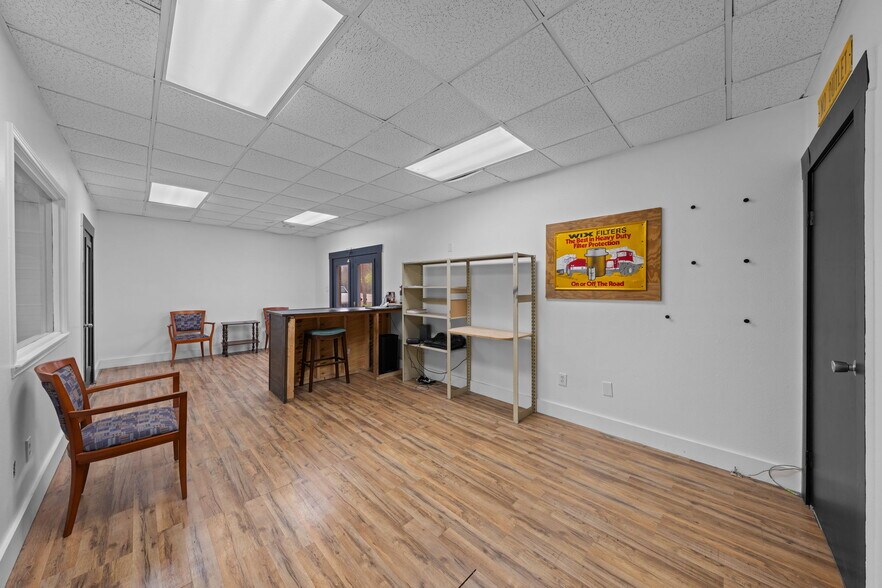More Photos Of 2610 Memorial Blvd, Kerrville Industrial For Sale