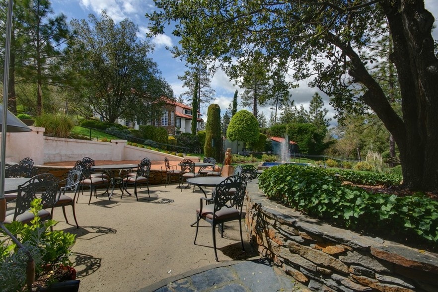 More Photos Of 48644 Victoria Ln, Oakhurst Hospitality For Sale