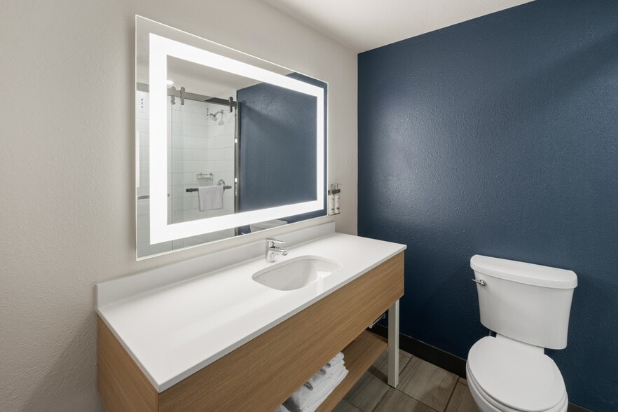 More Photos Of 9231 E Arapahoe Rd, Greenwood Village Hotel For Sale