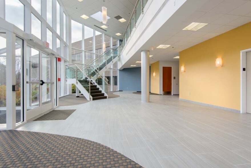 More Photos Of 397 Williams St, Marlborough Research And Development For Lease