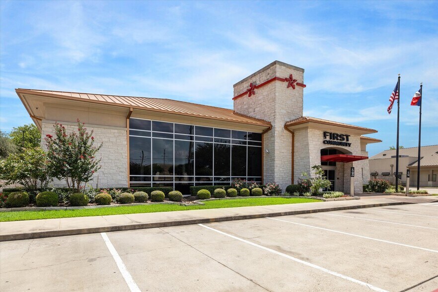 More Photos Of 28850 Tomball Pky, Tomball Bank For Sale