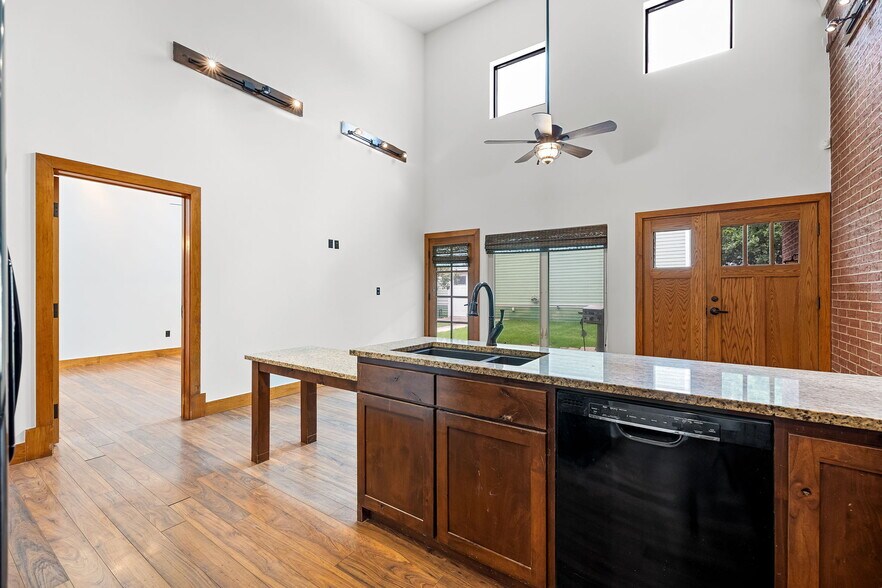 More Photos Of 1515 E Belt Line Rd, Carrollton Office Residential For Sale