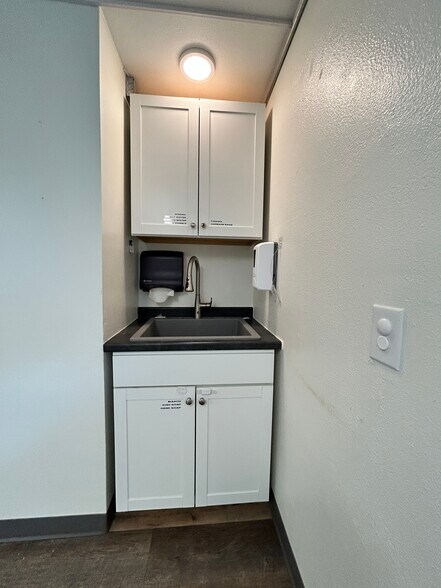 More Photos Of 1065 Tefft St, Corvallis Office For Lease