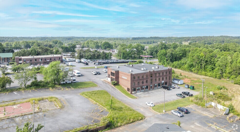 More Photos Of 3305 16th Ave SE, Conover Office For Lease