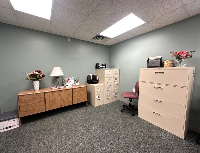 More Photos Of 220 SW 5th St, Woodhull Medical For Sale