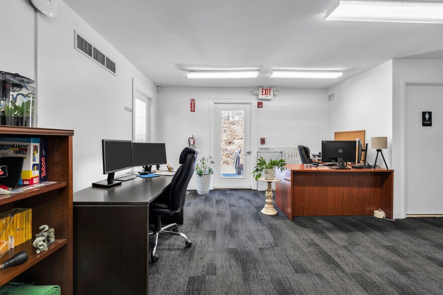 More Photos Of 140 W Main St, Clinton Township Office For Sale