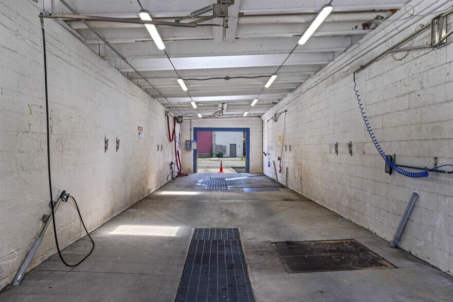 More Photos Of 690-696 River St, Troy Freestanding For Sale