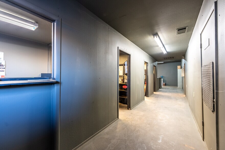 More Photos Of 397 E Evan Hewes Hwy, El Centro Auto Repair For Sale