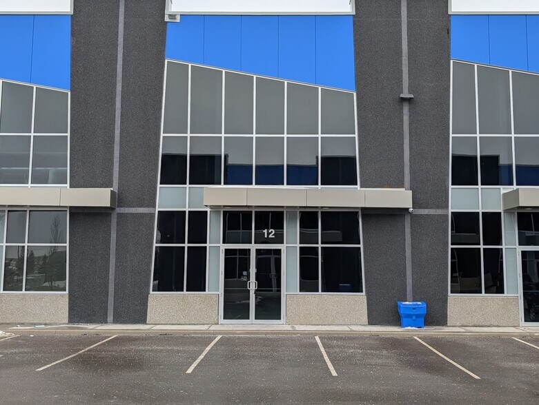 More Photos Of 135 Addison Hall Cir, Aurora Warehouse For Lease