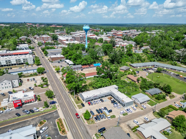 More Photos Of 1525 University Ave, Oxford General Retail For Sale