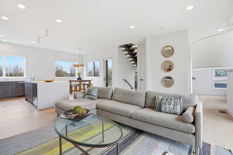 More Photos Of 210 SW Log Ct, Bend Apartments For Sale