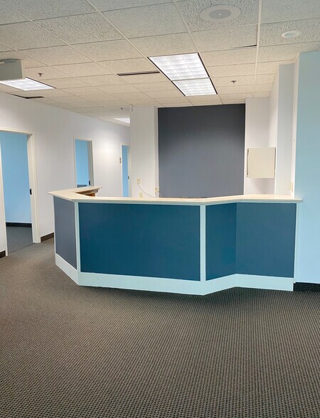 More Photos Of 941 Hillwind Rd NE, Minneapolis Medical For Lease