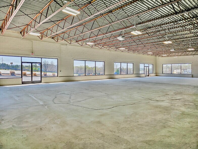 More Photos Of 1120 N Blairs Bridge Rd, Lithia Springs Showroom For Sale