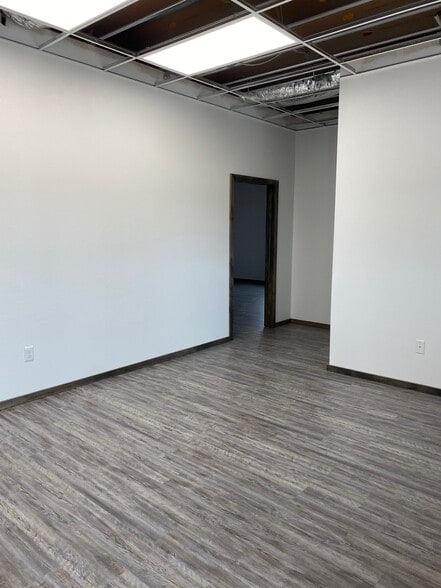 More Photos Of 8408 SW 23rd Pl, Oklahoma City Industrial For Lease