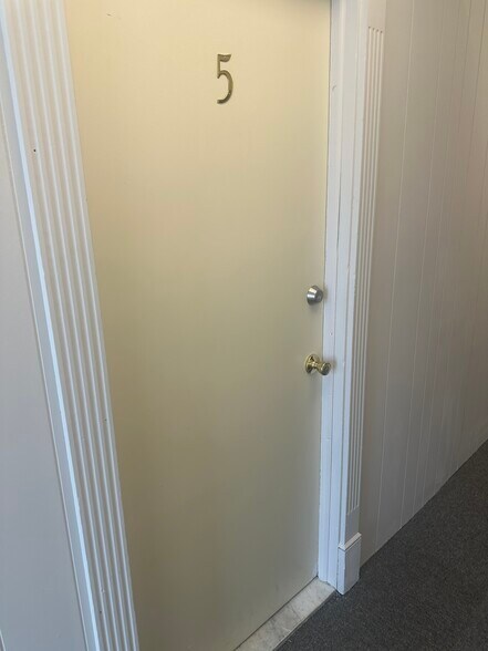 More Photos Of 22-26 W Main St, Patchogue Storefront Retail Office For Lease