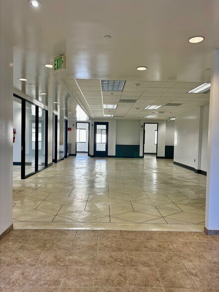 More Photos Of 701 Santa Monica Blvd, Santa Monica Office For Lease