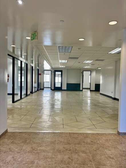 More Photos Of 701 Santa Monica Blvd, Santa Monica Office For Sale