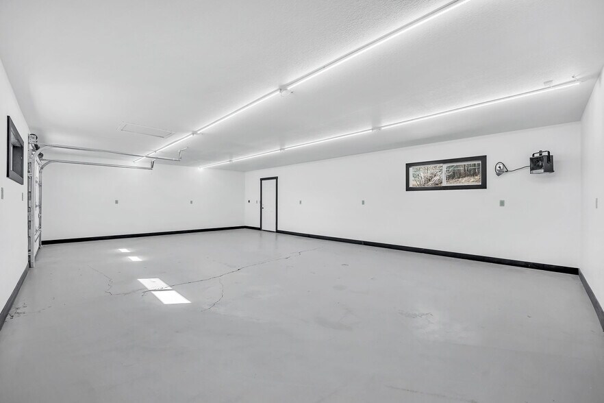 More Photos Of 624 S 29th St, Colorado Springs Light Manufacturing For Sale