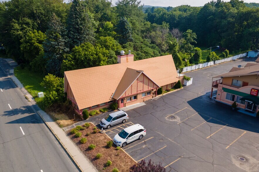 More Photos Of 16 Cheshire Rd, Pittsfield Hotel For Sale