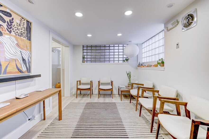 More Photos Of 8750 W 9 Mile Rd, Oak Park Office Residential For Lease