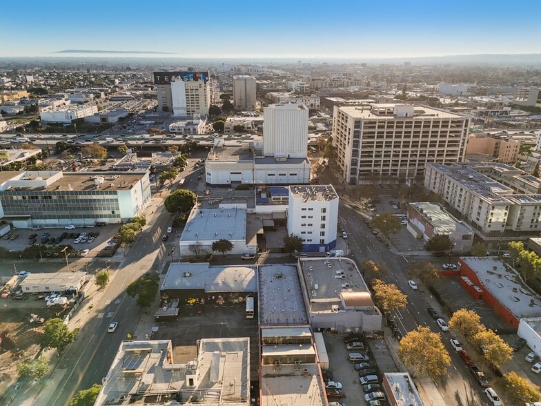 More Photos Of 1421 S Hill St, Los Angeles Warehouse For Sale