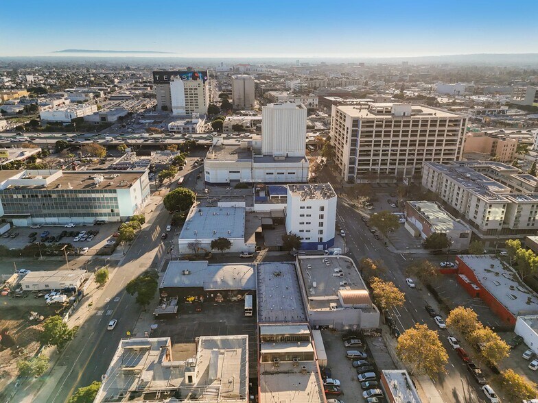 More Photos Of 1421 S Hill St, Los Angeles Warehouse For Lease