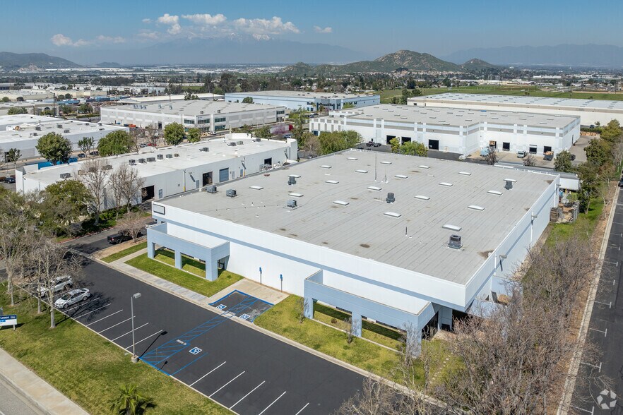 More Photos Of 779 Palmyrita Ave, Riverside Warehouse For Lease