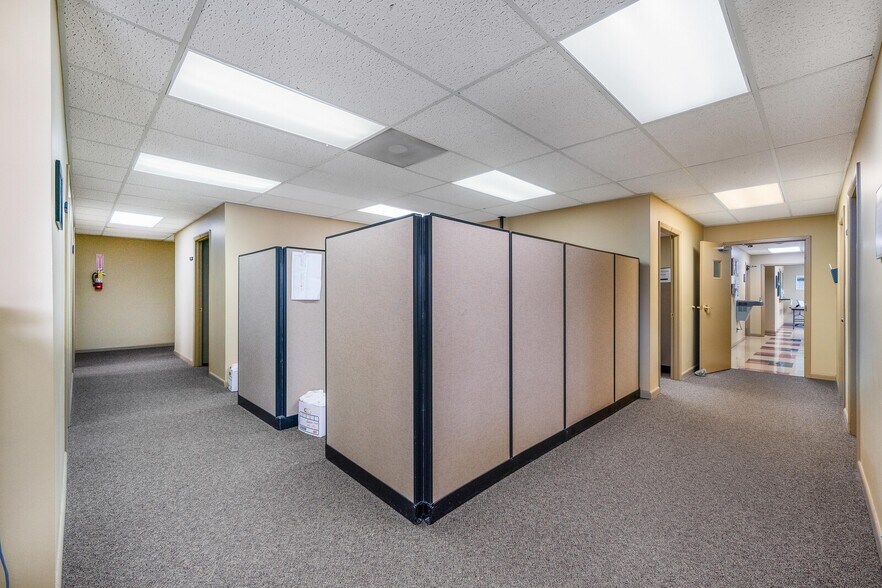 More Photos Of 1221 S Willow Ave, Cookeville Office Residential For Sale