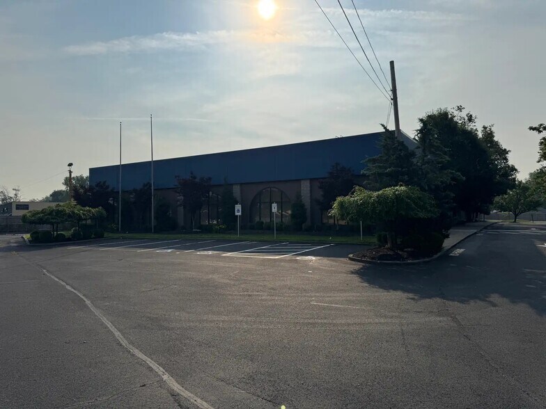 More Photos Of 4627 Dixie Hwy, Louisville Office For Sale