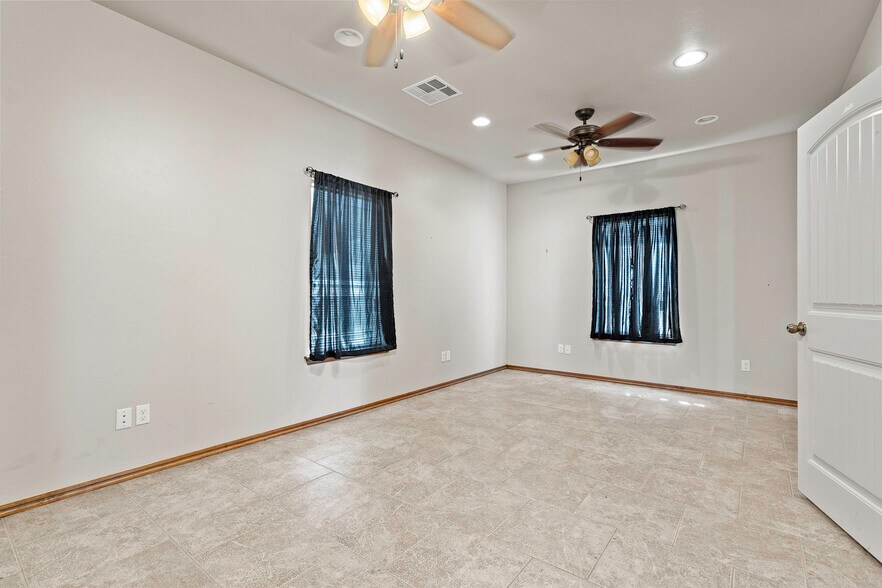 More Photos Of 10910 N County Road 3010, Lindsay Warehouse For Sale