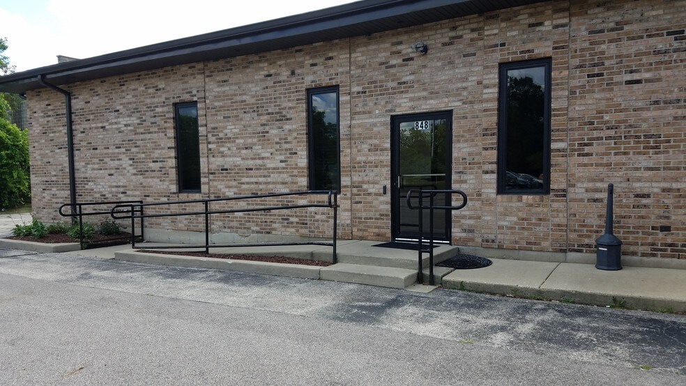 More Photos Of 850 W Bartlett Rd, Bartlett Medical For Sale